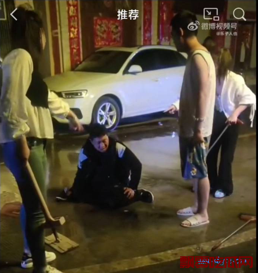 昆明男子按摩店白嫖事件，被按摩店的三女子爆锤随后被一窝端